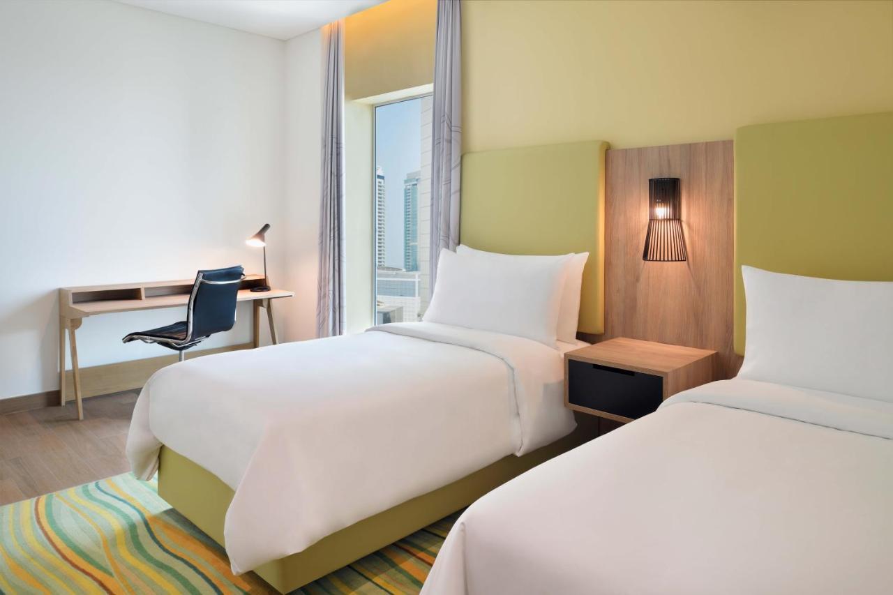 Element By Westin City Center Doha Luaran gambar A room at the Holiday Inn Express in Dubai