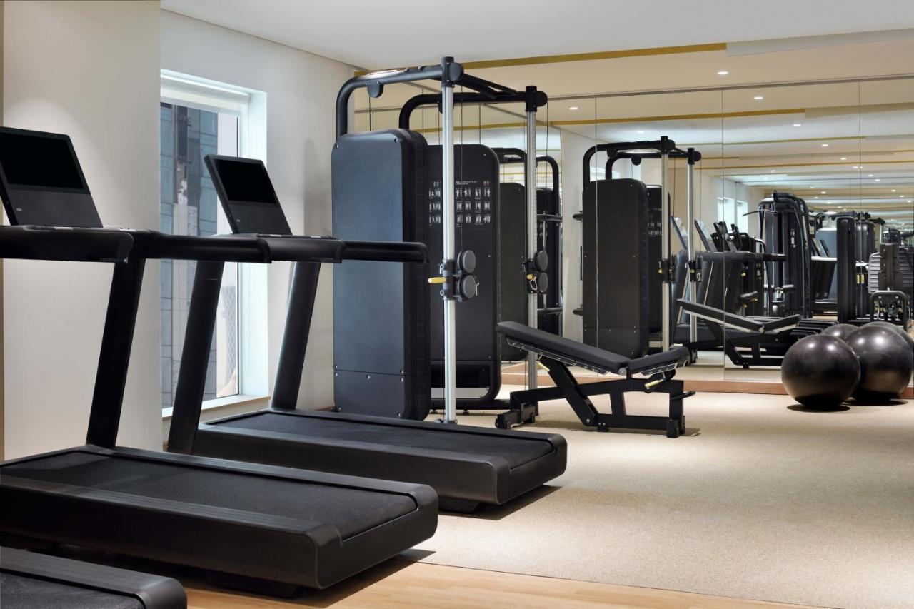 Element By Westin City Center Doha Luaran gambar The gym at The Dorchester