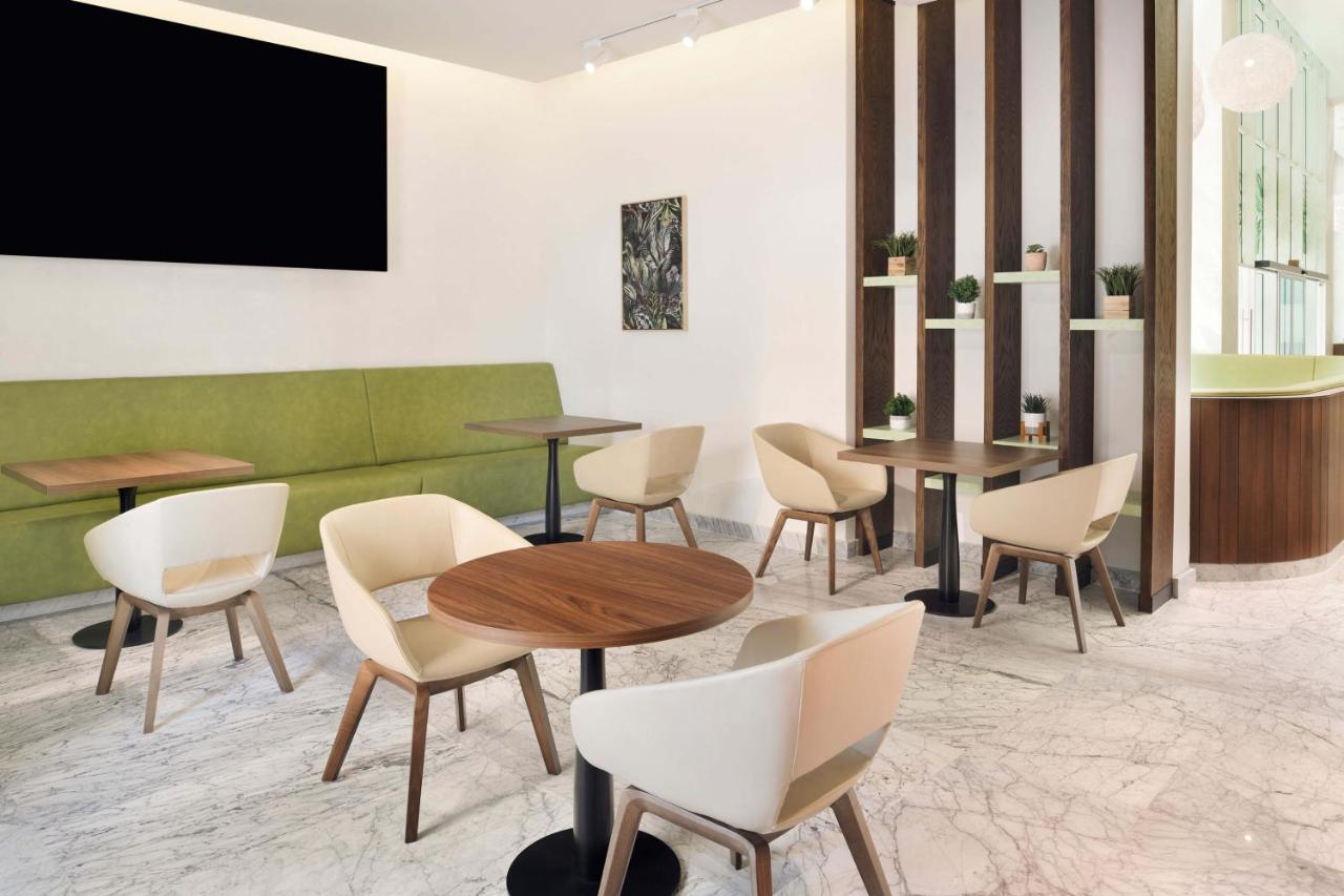 Element By Westin City Center Doha Luaran gambar The lounge at the airport