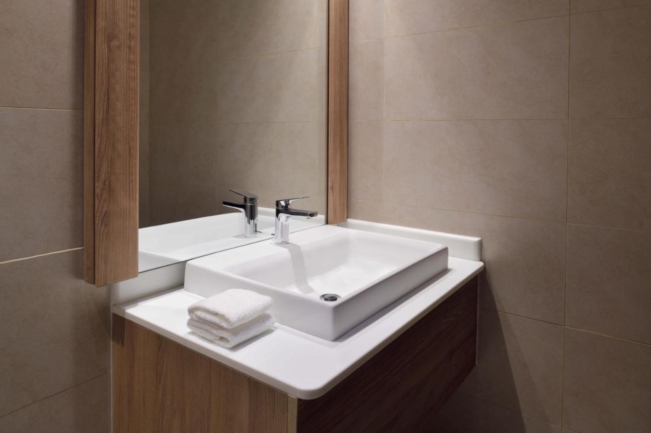 Element By Westin City Center Doha Luaran gambar A washbasin