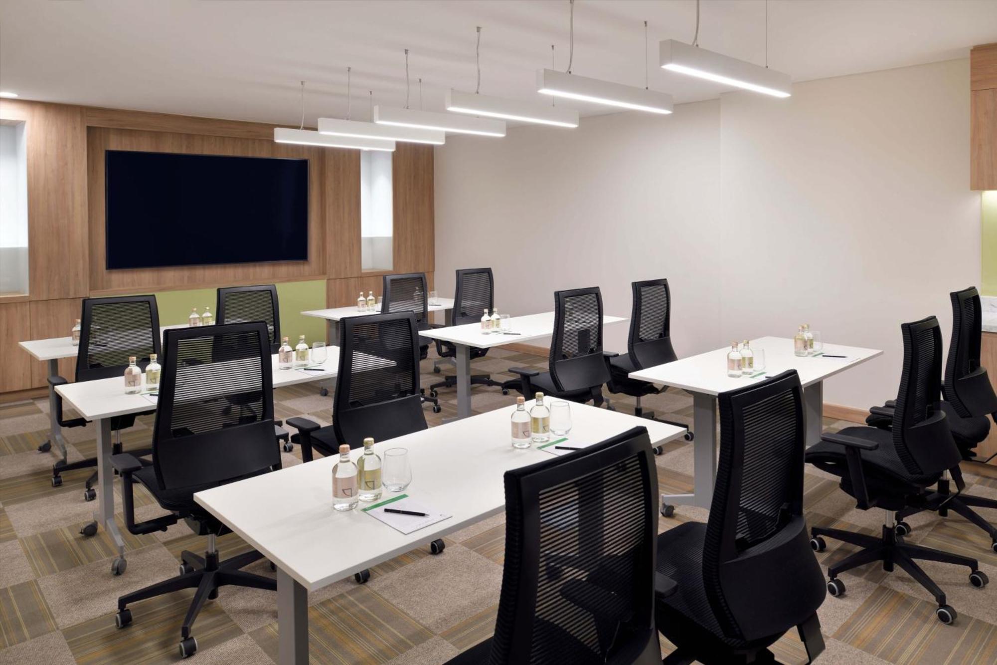 Element By Westin City Center Doha Luaran gambar Meeting room at the hotel